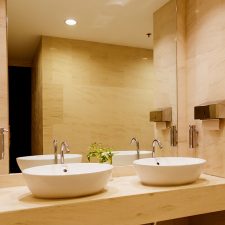 Rénovation salle de bain maison à Laval - Entrepreneur Général Laval